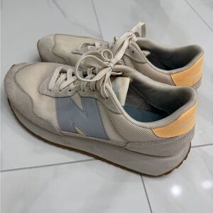 New Balance Cream and Gray Women's Shoes
- washed and cleaned!